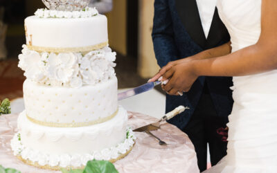When to Book Your Wedding Cake!